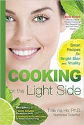 Buch
                "Cooking on the Light Side" von
                Weltrekordhalterin Thienna Ho
