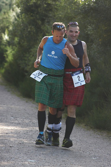 world record holders for 24 hr
                three-legged running: Mark Howlett (left) and Rab Lee
                (right)